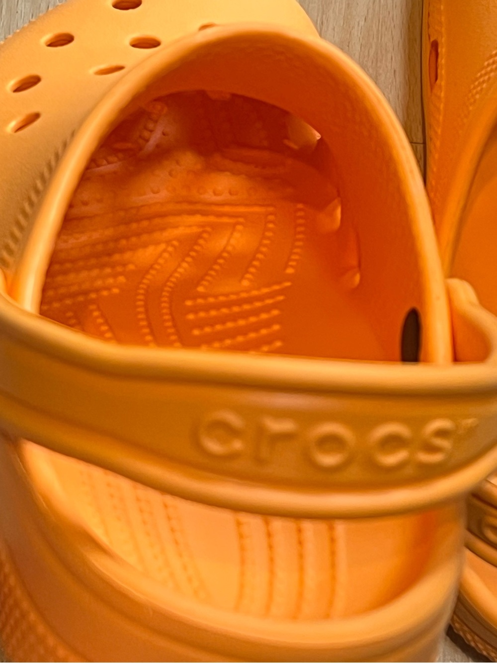 CROCS Kid’s Classic Clog - sz Junior 2 - Picture 7 of 16